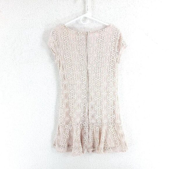 Charlotte Russe Pink Floral Lace W/ Under Shirt Back Zip Top Large Round Neck - Picture 2 of 5